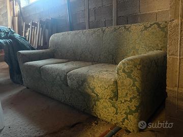 divano più poltrone e cuscini 