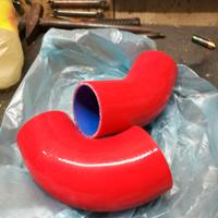 2 curve rosse al silicone per intercooler auto