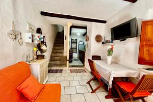 Semindipendente bilivelli con cortile