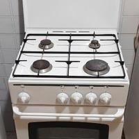 Cucina a gas 4 fuochi bianca marca De Longhi