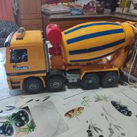 Camion betoniera Bruder