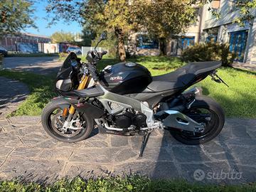 Aprilia Tuono V4 R RR