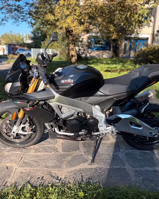 Aprilia Tuono V4 R RR