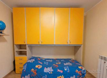 Cameretta a Ponte Moderna-Arancione e Legno chiaro