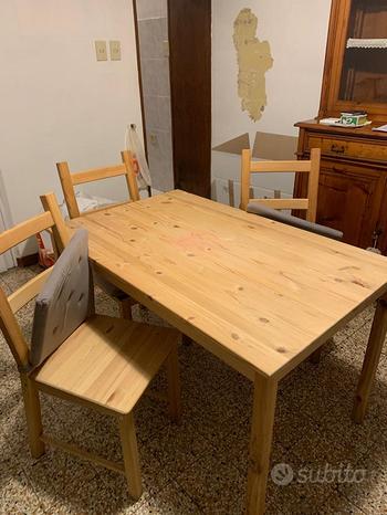 Tavolo e 4 sedie