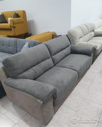 Divano 3 posti tessuto con fantasia nuovo