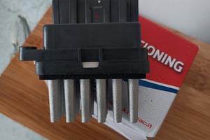 RESISTORE VENTOLA INTERNA FORD FOCUS 