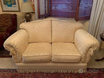 Coppia divani stile classico