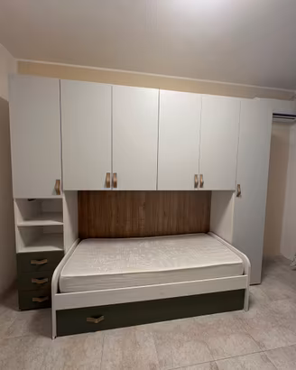Cameretta con letto a ponte