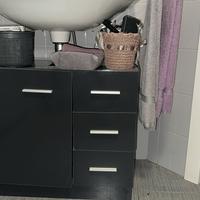 Mobile sotto lavabo e specchiera contenitiva