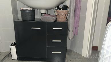 Mobile sotto lavabo e specchiera contenitiva