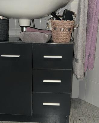 Mobile sotto lavabo e specchiera contenitiva
