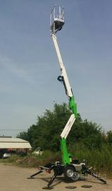 Piattaforma aerea su rimorchio trainabile