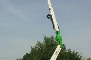 Piattaforma aerea su rimorchio trainabile