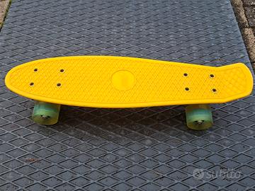 skateboard giallo, 50/55cm  praticamente nuovo