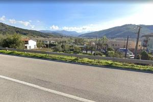 Terreno di 1000 m² a Lustra