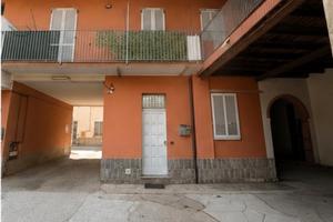 Monolocale ristrutturato e arredato con box doppio