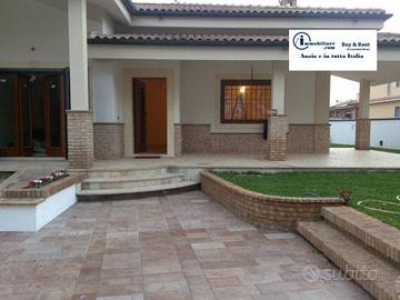 Villa di 90 m² con 4 locali e box auto a Anzio