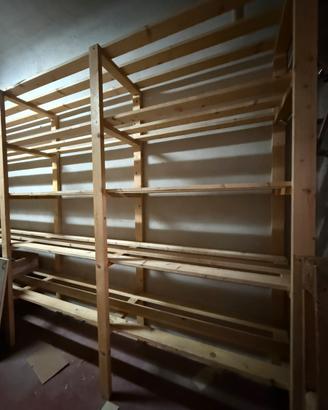 Scaffalatura in legno
