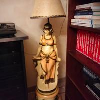 lampada da pavimento in GESSO ODALISCA