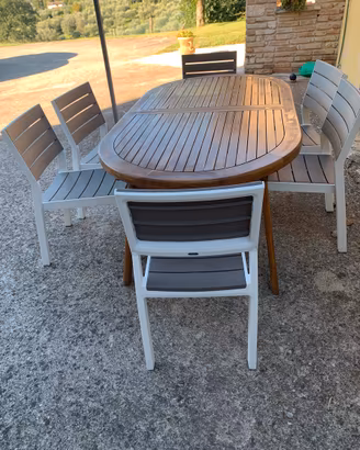 Tavolo esterno e 6 sedie