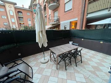 Scarpiera+ tavolo e sedie+ombrellone