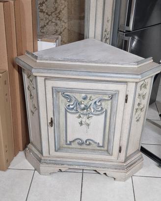 fuciliera  il legno con vetrina 