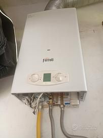 caldaia acqua sanitaria marca FERROLI 