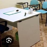 Scrivania + cassettiera con rotelle e chiave