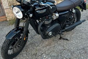 Triumph bonneville T120 black