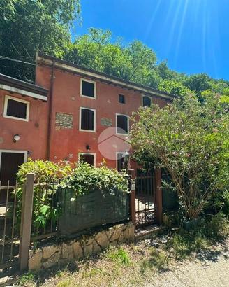 CASA SEMINDIPENDENTE A COSTERMANO