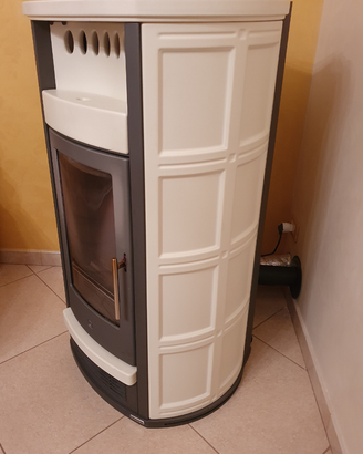 Stufa in ceramica a Pellet