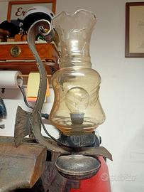 Antica lampada lume da giardino