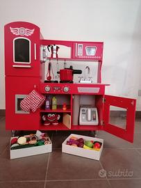 Cucina giocattolo completa di accessori