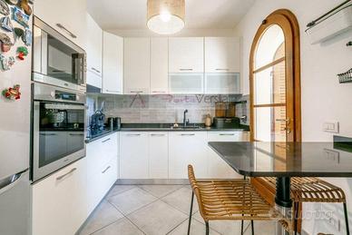 Villa di 200 m² con più di 5 locali a Seravezza