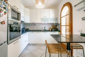 Villa di 200 m² con più di 5 locali a Seravezza
