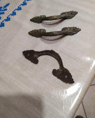 Maniglie in bronzo per cassetti