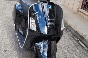 Piaggio Vespa 300 GTS - 2012