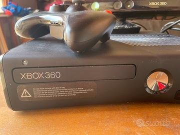 Xbox 360 Slim 250GB con Kinect e Controller