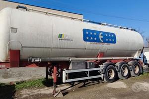 Rimorchio con cisterna