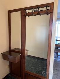 Specchio con appendiabiti in legno