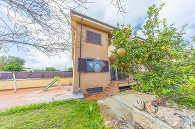 VILLA A SCHIERA D'ANGOLO A ROMA