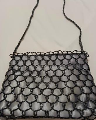 Pochette in raso grey e perline 