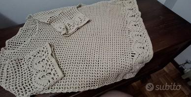 MAGLIA LAVORATA A MANO ALL'UNCINETTO