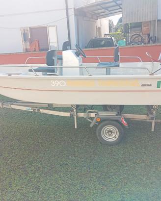 Barca motore e carrello