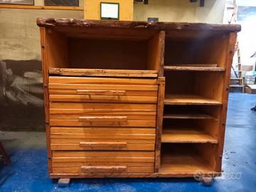 Scaffale con cassetti 