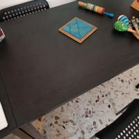 Tavolo "Tarendo e sedie Adde" (Ikea).