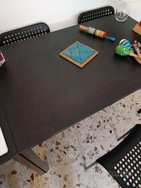 Tavolo "Tarendo e sedie Adde" (Ikea).