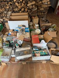 Lotto materiale elettrico uso civile