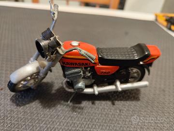 POLISTIL Kawasaki 750 modellino moto.